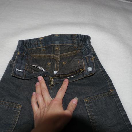 Cerne dzinove kalhoty, 104