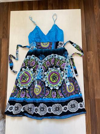 Modré šaty s ornamenty, vel neuvedena cca xs/s, xs