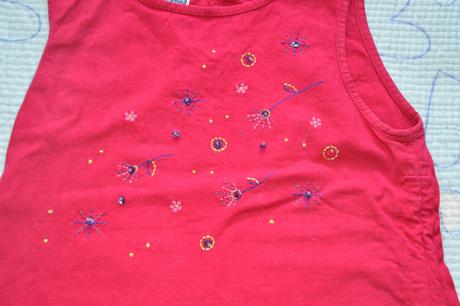 128 růžové triko s výšivkami, flitry a korálkami, 128