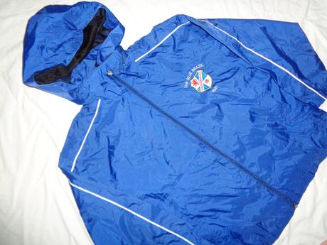 Pěkná modrá sportovní šusťáková bunda, 140