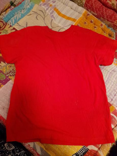 Daruji červené tričko s nápisem naty 8, 122