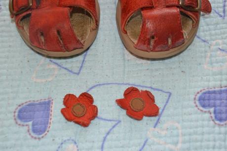 Červené plné sandálky s kytkama, essi,29