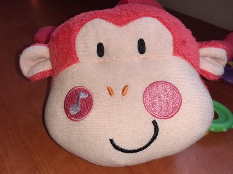 Plyšová opička na kočárek fischer price,