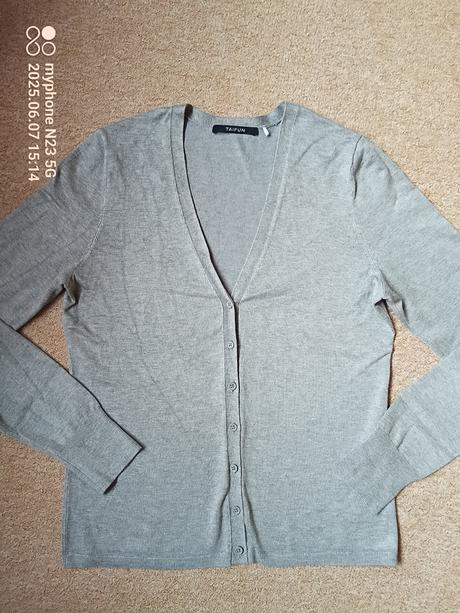 Svetr šedý zn."taifun" vel."38", 38