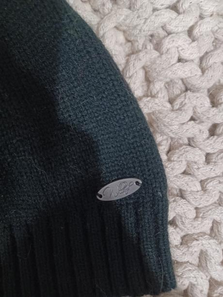 Černá čepice s bambulí kulich, 