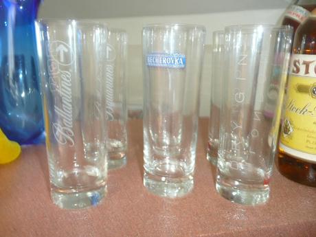 Skleničky rum whisky becherovka logo s logem,