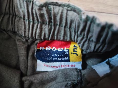 Kapsáče, rebel,104