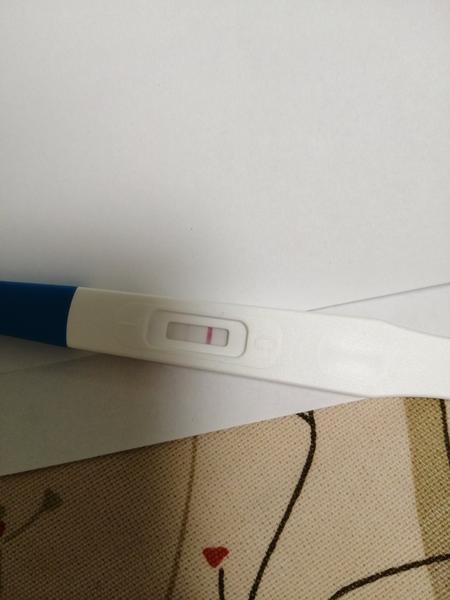 Může být těhotenský test večer falešně pozitivní?