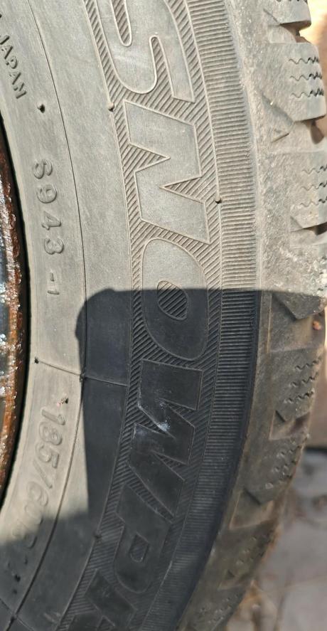 Sada 4 ocelových disků včetně 4 zimních pneumatik, 