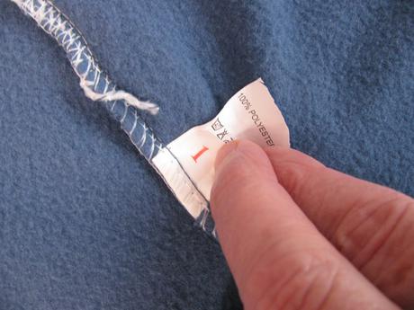 Chlapecká vesta s kapucí s nápisem, 80