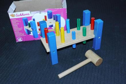 Eichhorn-drevena hracka od 2 let-deska s kladivem,