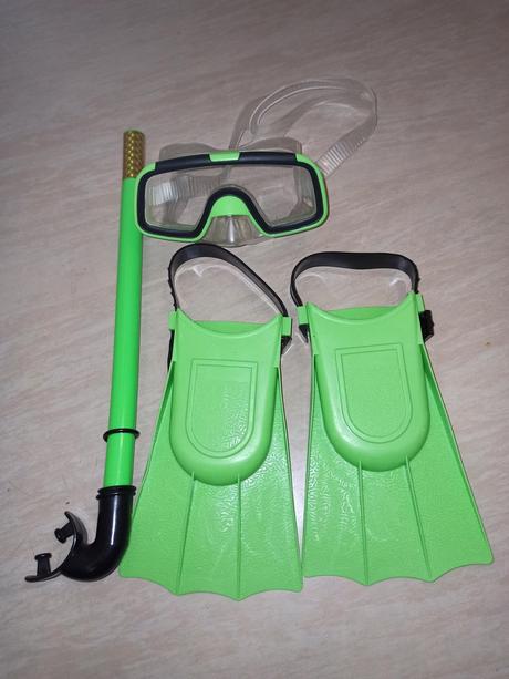 Ploutve, plavecké brýle, šnorchl, 