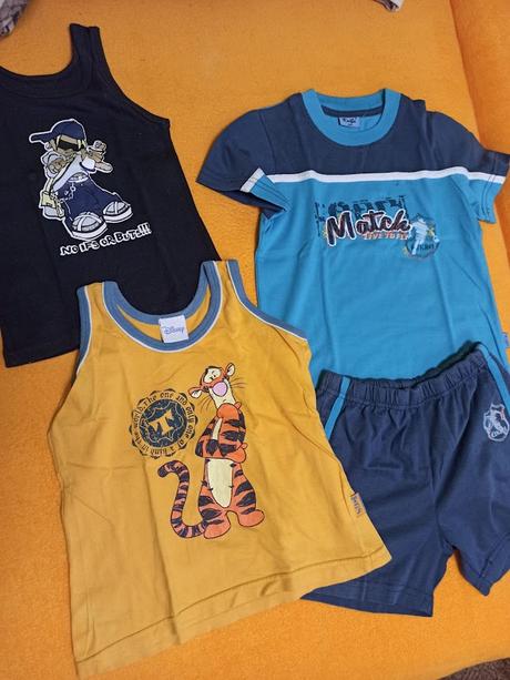 Tílka, kraťasy a trička, 98