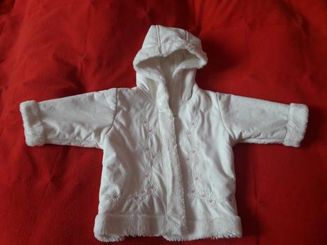 Kojenecký kabátek, 74
