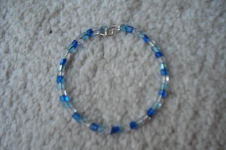 Náramek z korálků,