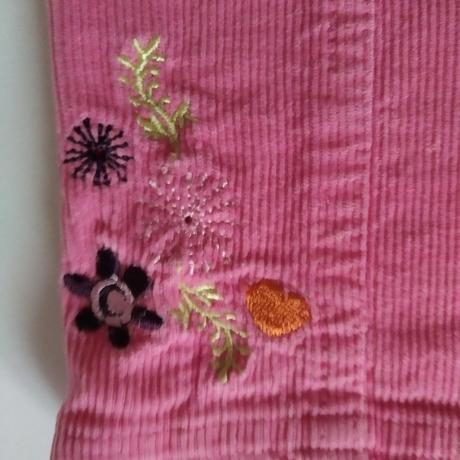 Manšestráčky s regulací a výšivkami, minoti,74