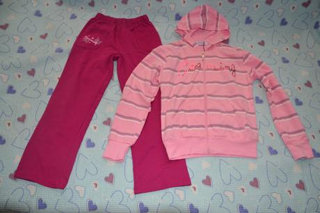 Růžová tepláková souprava s flitry, 140