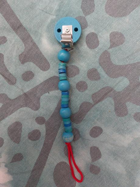 Šňůrka - klip na dudlik,