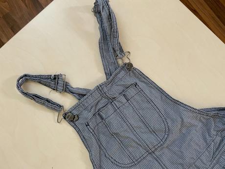 Kraťásky s laclem, vel 9 - dcera nosila při s - mě, s