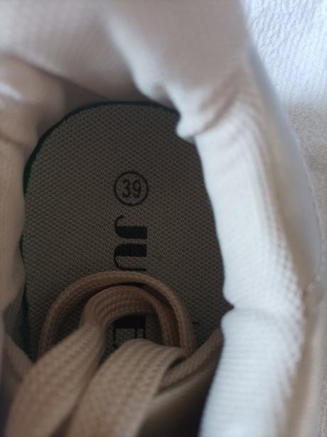 Zlaté sportovní boty, 39