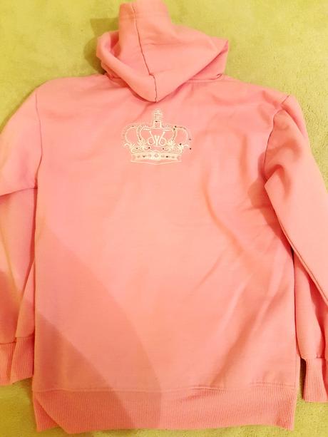 Mikina s korunkou, 152