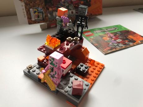 Lego minecraft 21139 podzemní souboj,