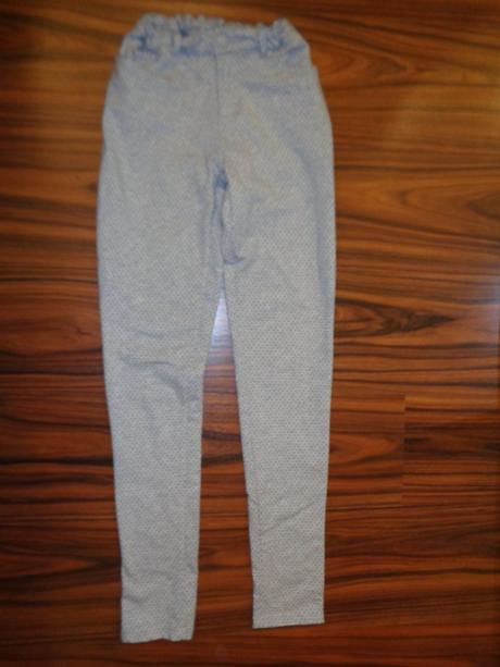 Šedé elastické legínové kalhoty - puntíkaté, 152