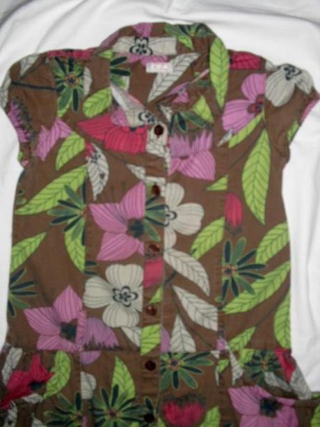 Krásná květovaná propínací šatovka, 110