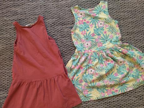 2 šaty kytičkové, h&m,110