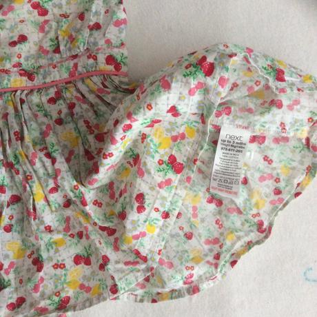 Lehoučké letní šatičky s ovocem zn. next, next,62