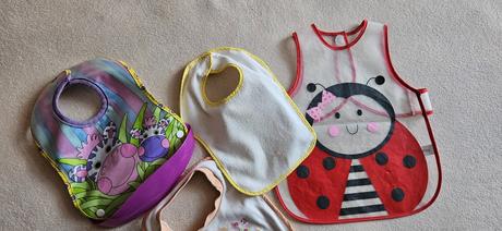 Bryndáky, bryndáčky a plastová zástěrka beruška,