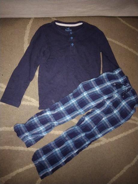 Pyžamo, lupilu,110