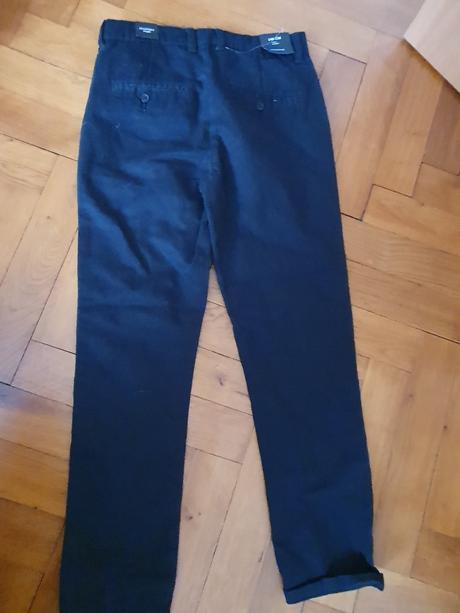 Kalhoty i jako slavnostní, reserved,152