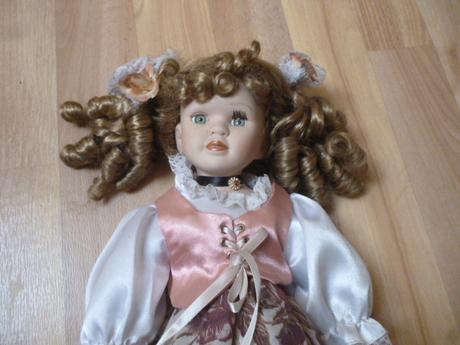Porcelánová panenka 40 cm,