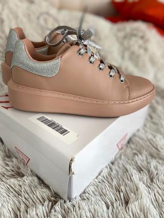 Guess boty, guess,40