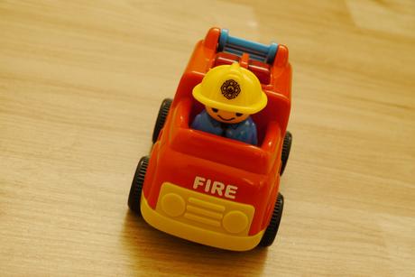 1.auticko hasici vydava zvuky,