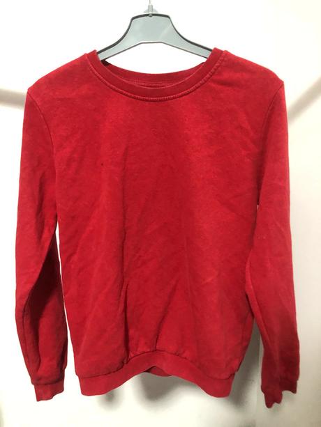 Červená mikina, 140