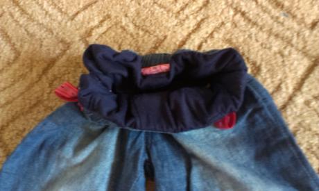 Překrásné rifličky s výšivkou vel.92 top stav, 92