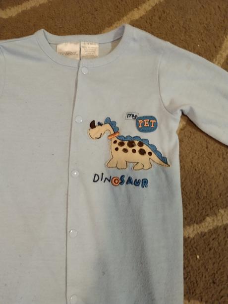 Overal s dinosaurem, adams,74