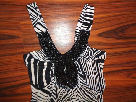 Luxusní elastické černobílé šaty m/l - maxi délka, m