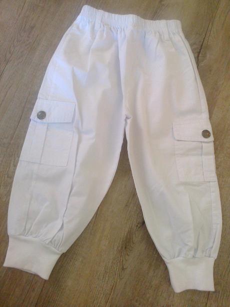 Bílé plátěné kapsáče, 92