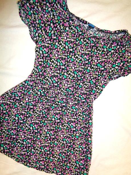 Krásné šaty s barevnými kytičkami, primark,140