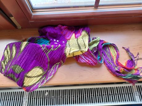 Varhánkový fialový šátek na krk s flitry, s