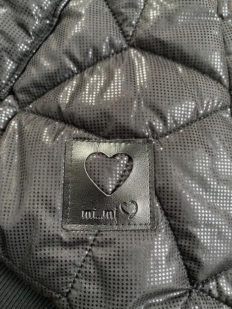 Krásná černá vesta, m