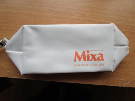 Téměř nepoužívaná menší kosmetická taštička, 