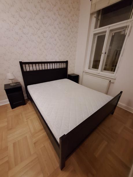 Ložnice ikea hemnes postel 160 cm, stolky a komoda, 
