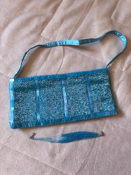 Tyrkysova kabelka latkova s koralky a s naramkem,