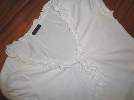 Bílá elastická blůzka s volánem, 40