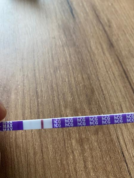 Co znamená slabá čárka na těhotenském testu?