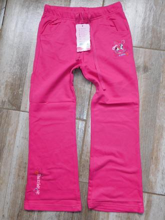 Dívčí tepláky, 122